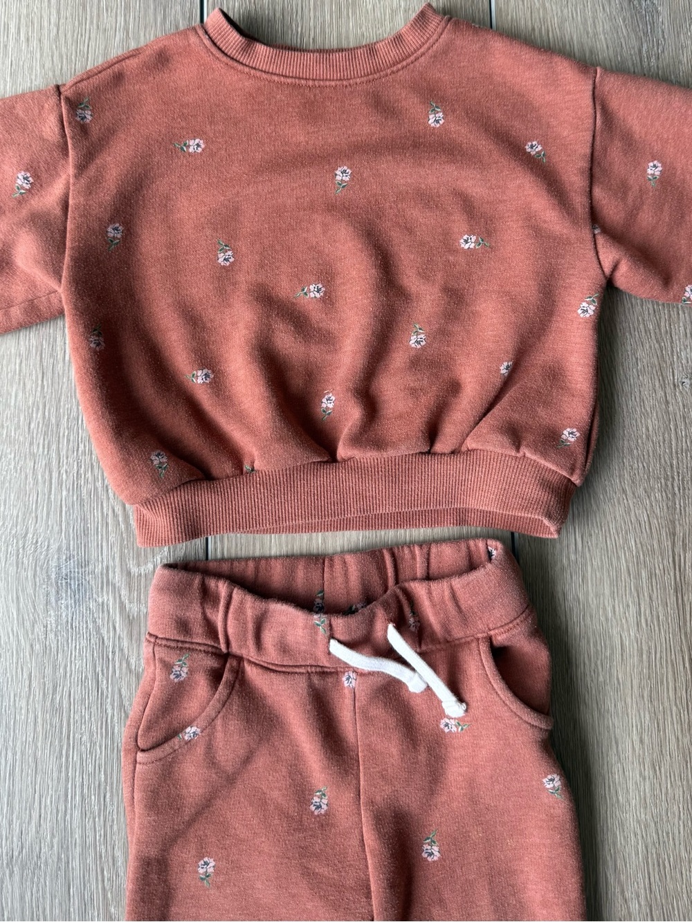 Old Navy Floral Sweat Set 18-24 Months 🌸 - Picture 3 of 4